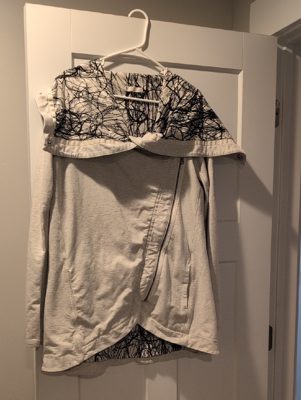 lululemon athletica Cream Knit Sweater with Black Abstract Inside